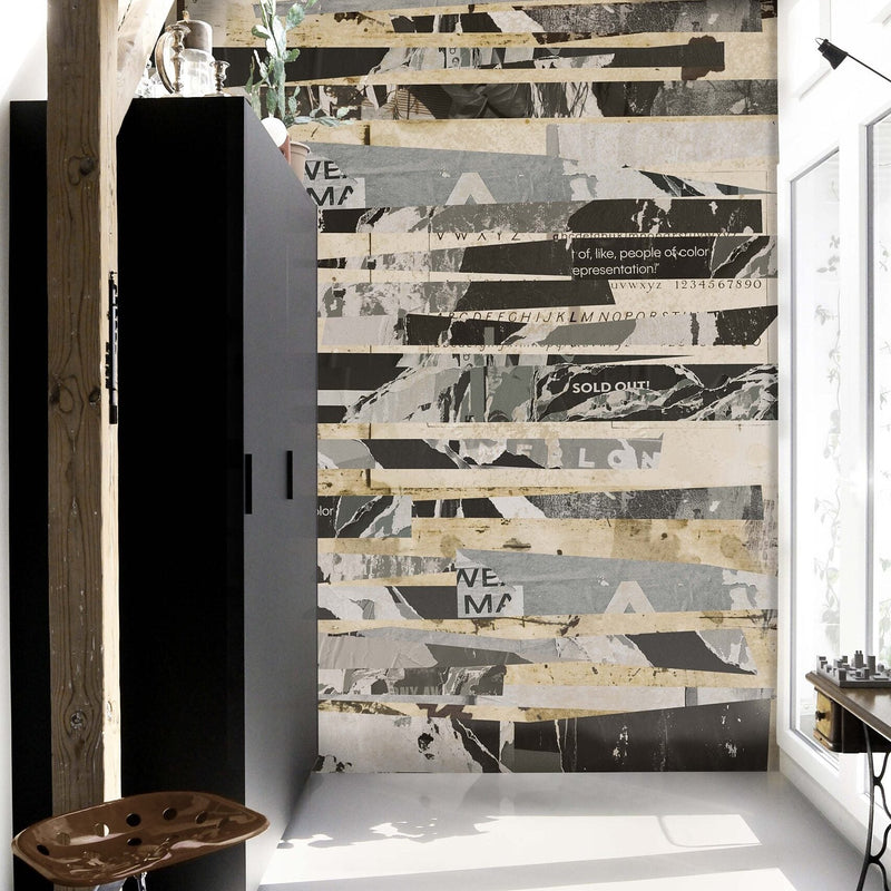 The Scraps behang in Beige van Daisy James — interieur