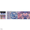 The Pink Delft wallpaper in Blue and White van Daisy James — volledig ontwerp
