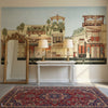 Roman Villa behang van Iksel — sfeerbeeld in een klassiek interieur