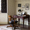 Scroll wallpaper van Morris & Co