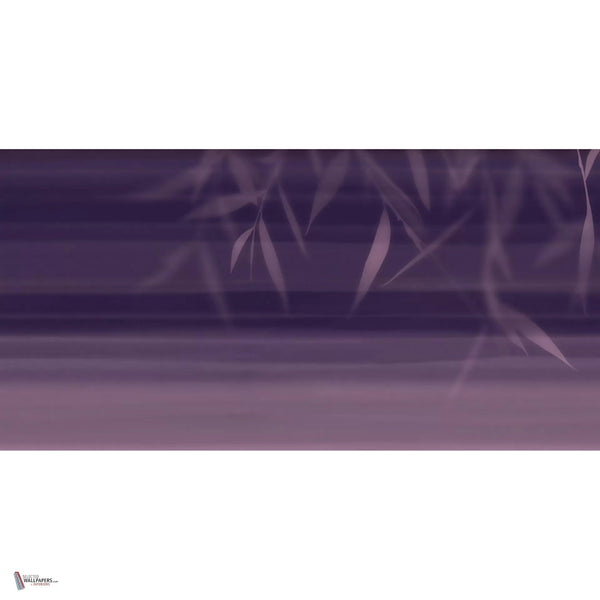Oriental Breeze behang in Ultraviolet A van Tecnografica — volledig ontwerp