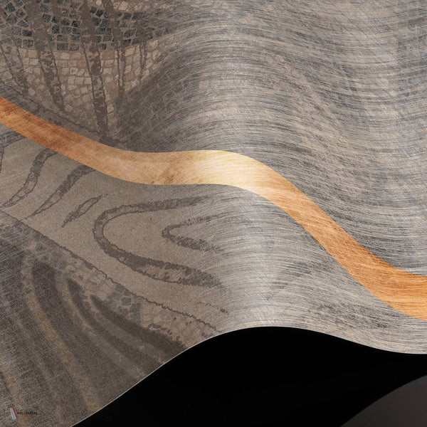 Elara behang Premium Silk Gold behang in T11043 van Tuskara