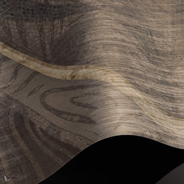 Elara behang Premium Silk Silver behang in T11043 van Tuskara