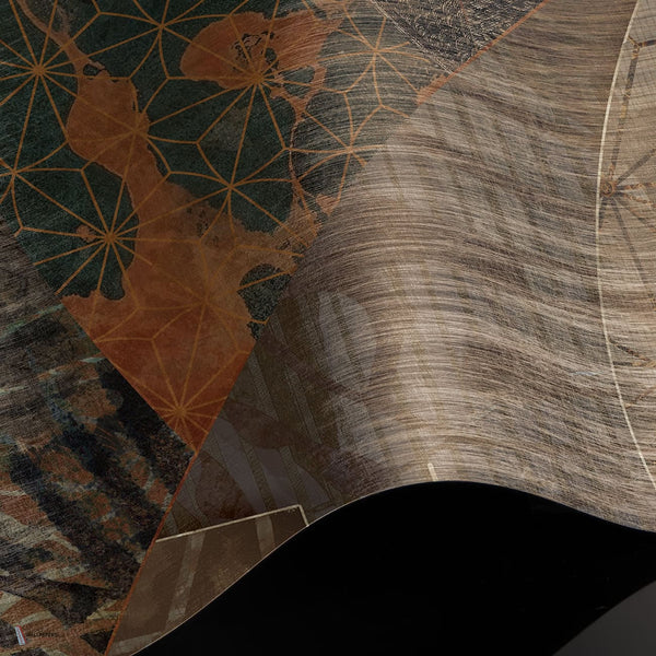 The Requiem behang Premium Silk Silver behang in T11062 van Tuskara