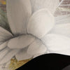 Whispers Of Lilies behang Linen Textile behang in T11037 van Tuskara