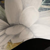 Whispers Of Lilies behang Linen Textile behang in T11038 van Tuskara