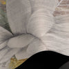 Whispers Of Lilies behang Premium Silk Silver behang in T11037 van Tuskara