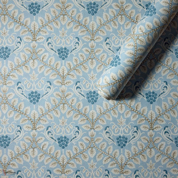 Voysey House Birds Grape wallpaper sfeerbeeld