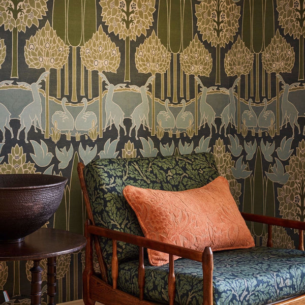 Voysey House Duleek Silk wallpaper sfeerbeeld