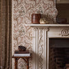 Voysey House Snake Tulip wallpaper sfeerbeeld