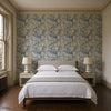 Voysey House Snake Tulip wallpaper sfeerbeeld