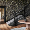 Chambalon Trail behang in Antique Gold van Zoffany