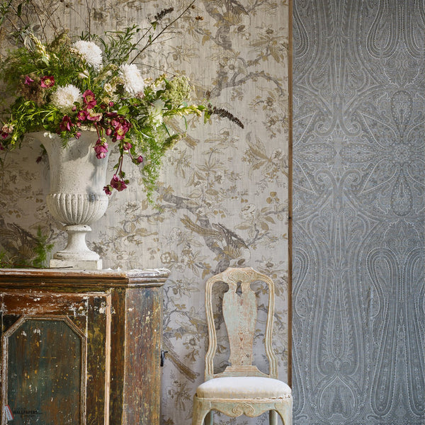 Chintz Lustre Tapete in Quartz Grey von Zoffany