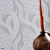 Persian Tulip Tapete in Quartz Grey von Zoffany