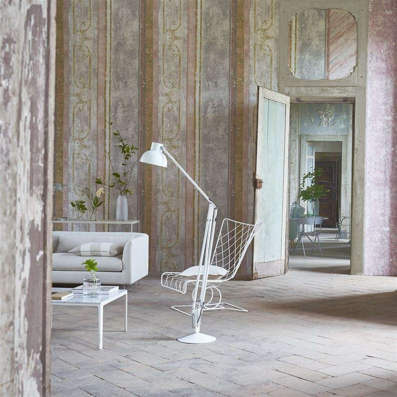 Foscari Fresco Scene 1 behang in Tuberose van Designers Guild