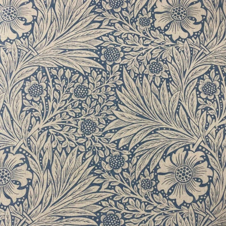 Marigold stof-Fabric-Tapete-Morris & Co-China Blue-Meter (M1)-220321-Selected Wallpapers