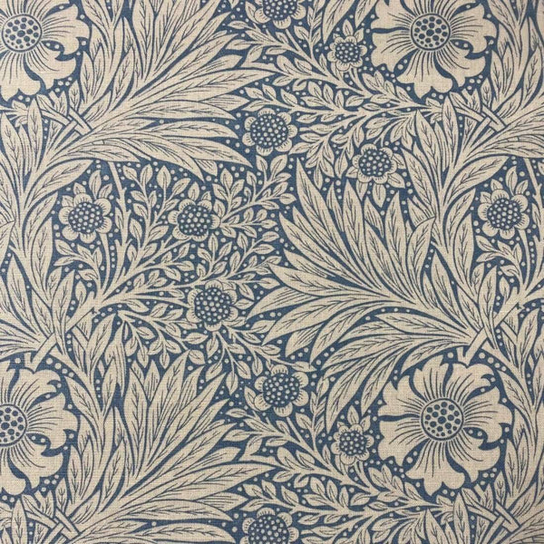 Marigold Stoff-Morris & Co-China Blue-Meter (M1)-220321-Selected Wallpapers