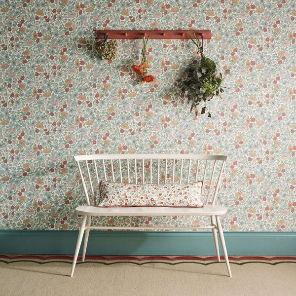 Poppy Meadowfield-Behang-Liberty-Selected Wallpapers