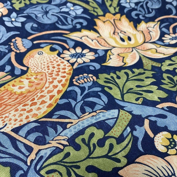 Strawberry Thief stof-Morris & Co-Selected Wallpapers