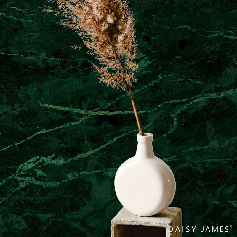 The Dark Greenstone behang van Daisy James